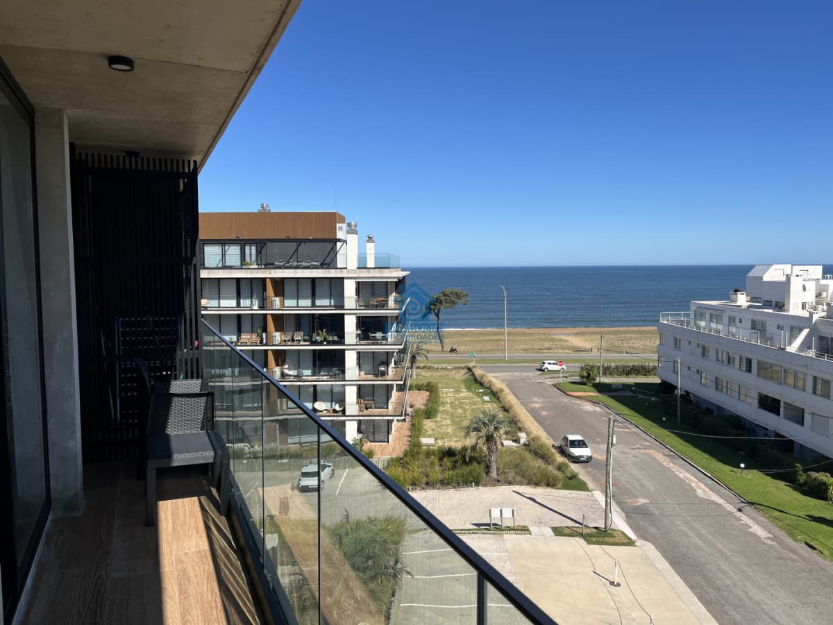 Apartamento de 2 dormitorios con vista al Mar en alquiler