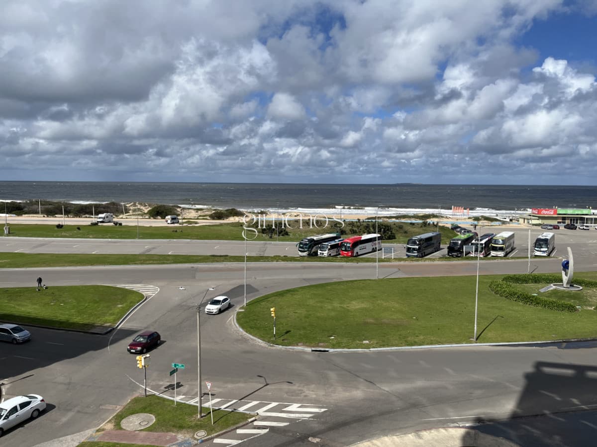 Alquiler Apartamento 2 Dormitorios La Pastora Punta del Este Vista al Mar