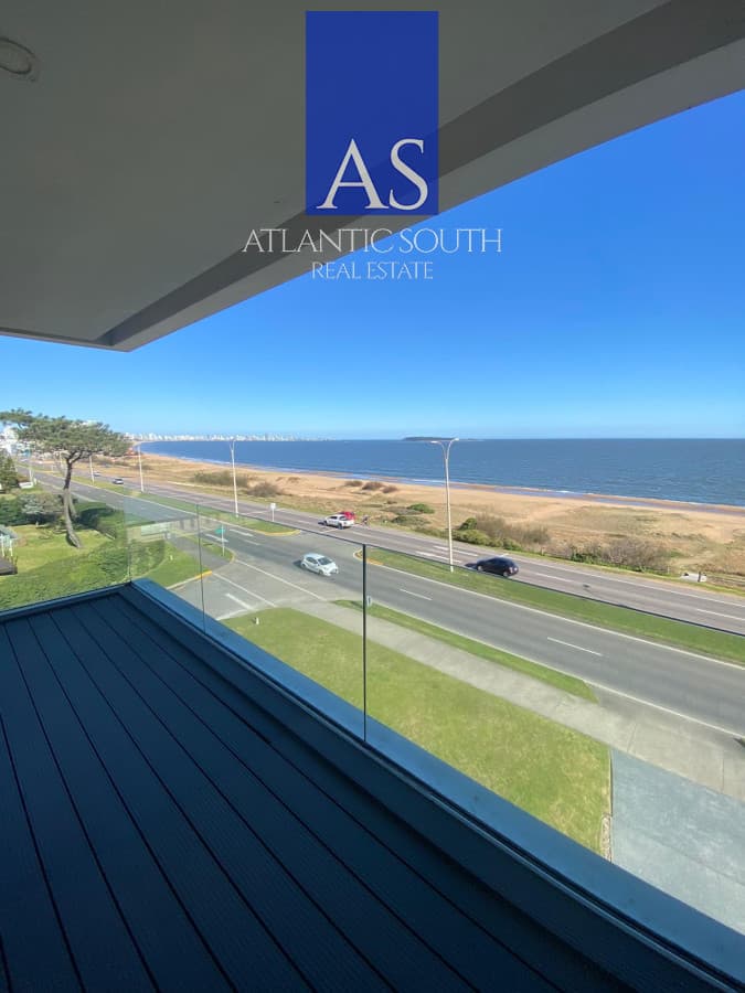 Espectacular apartamento 3 domritorios en primera linea frente al mar Playa Mansa