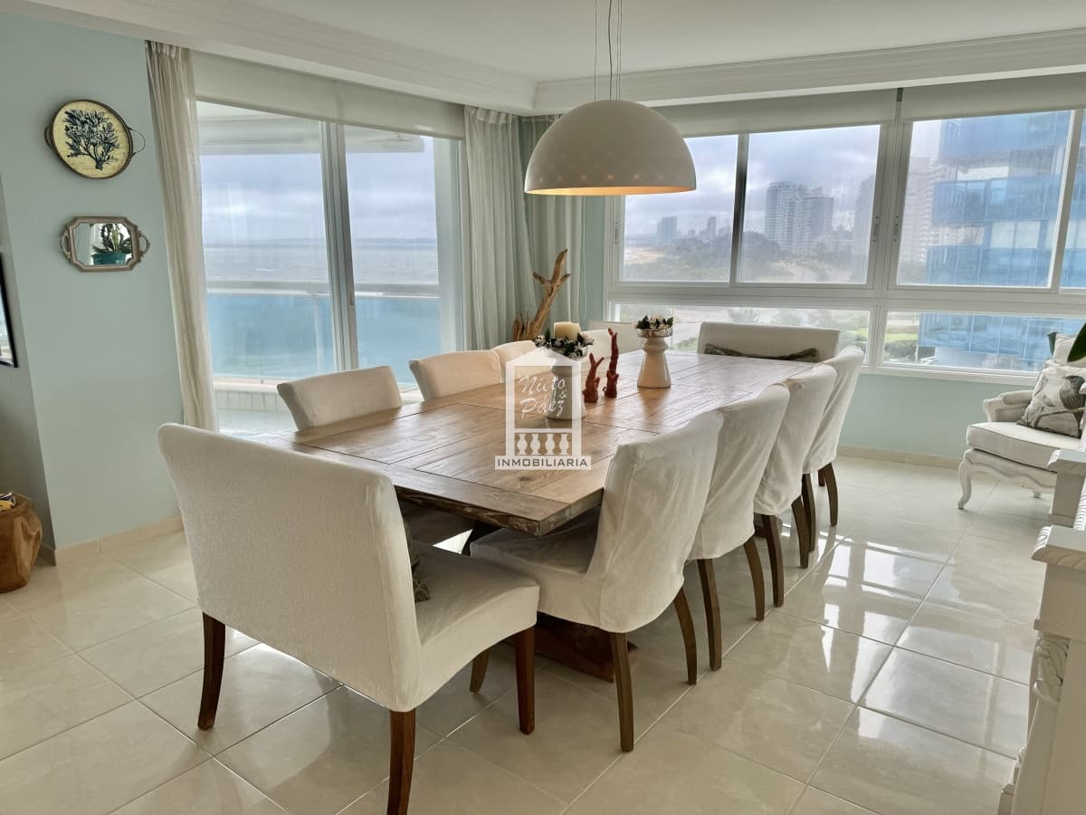 Apartamento de 3 dormitorios y servicio frente al mar en Playa Mansa, ALQUILER TEMPORADA
