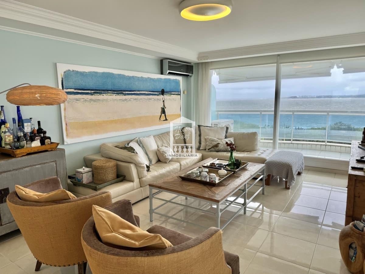 Apartamento de 3 dormitorios y servicio frente al mar en Playa Mansa, ALQUILER TEMPORADA