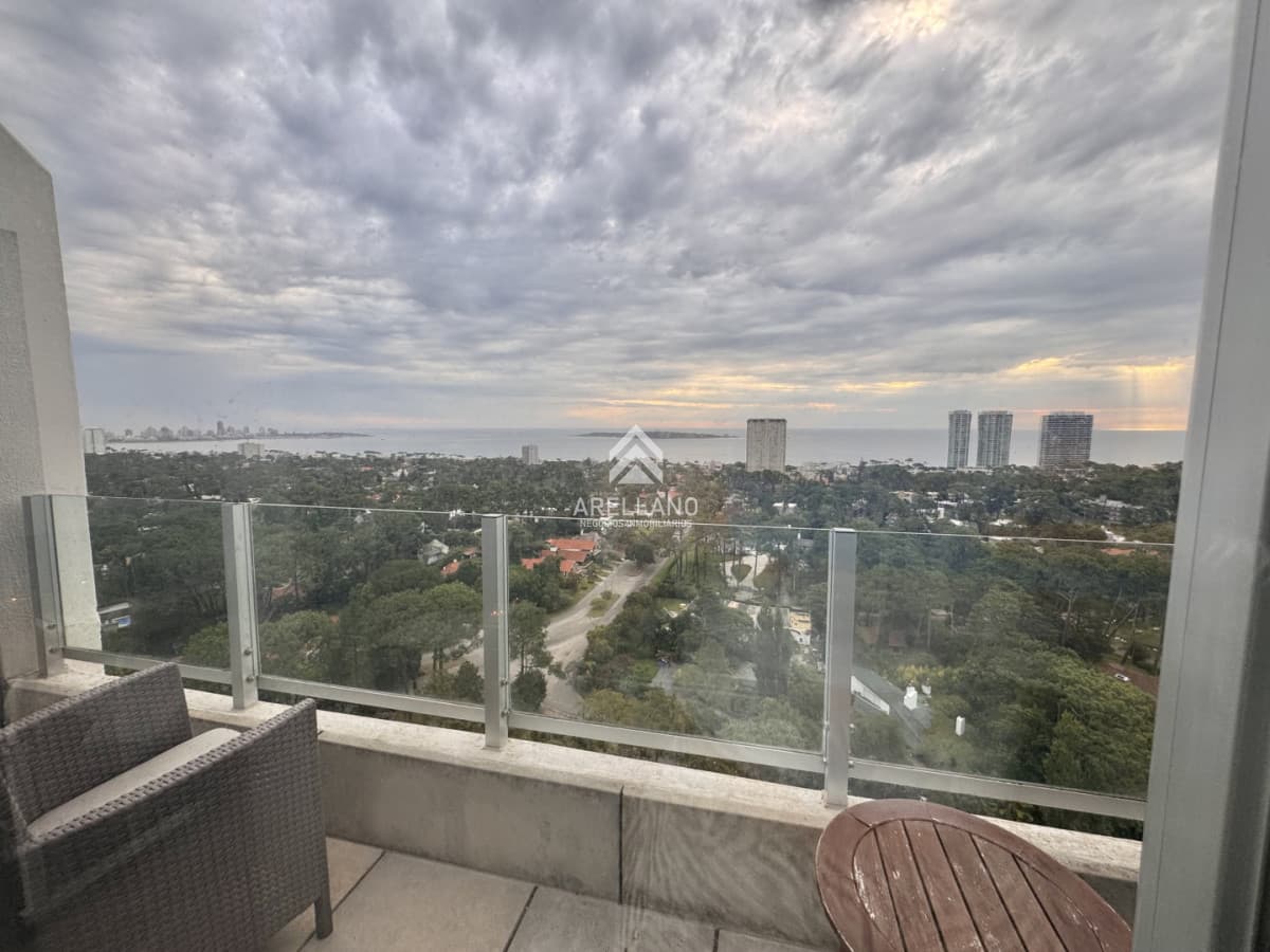 Apartamento ID.6123 - VENTA Apartamento 2 dormitorios Av Roosevelt, piso alto vista al mar
