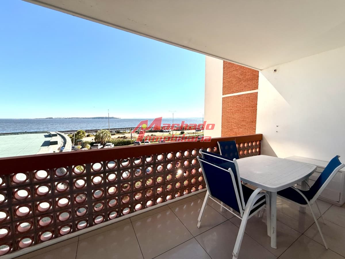 Alquiler de departamento en primera línea.