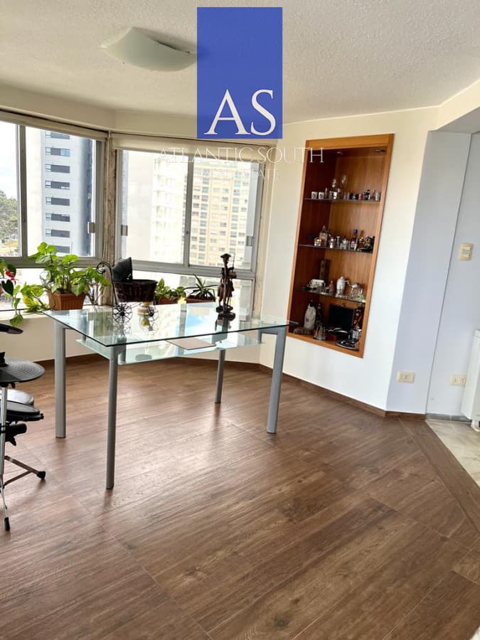 Venta de Excelente Apartamento de 3 dormitorios más dependencia en Punta del Este.