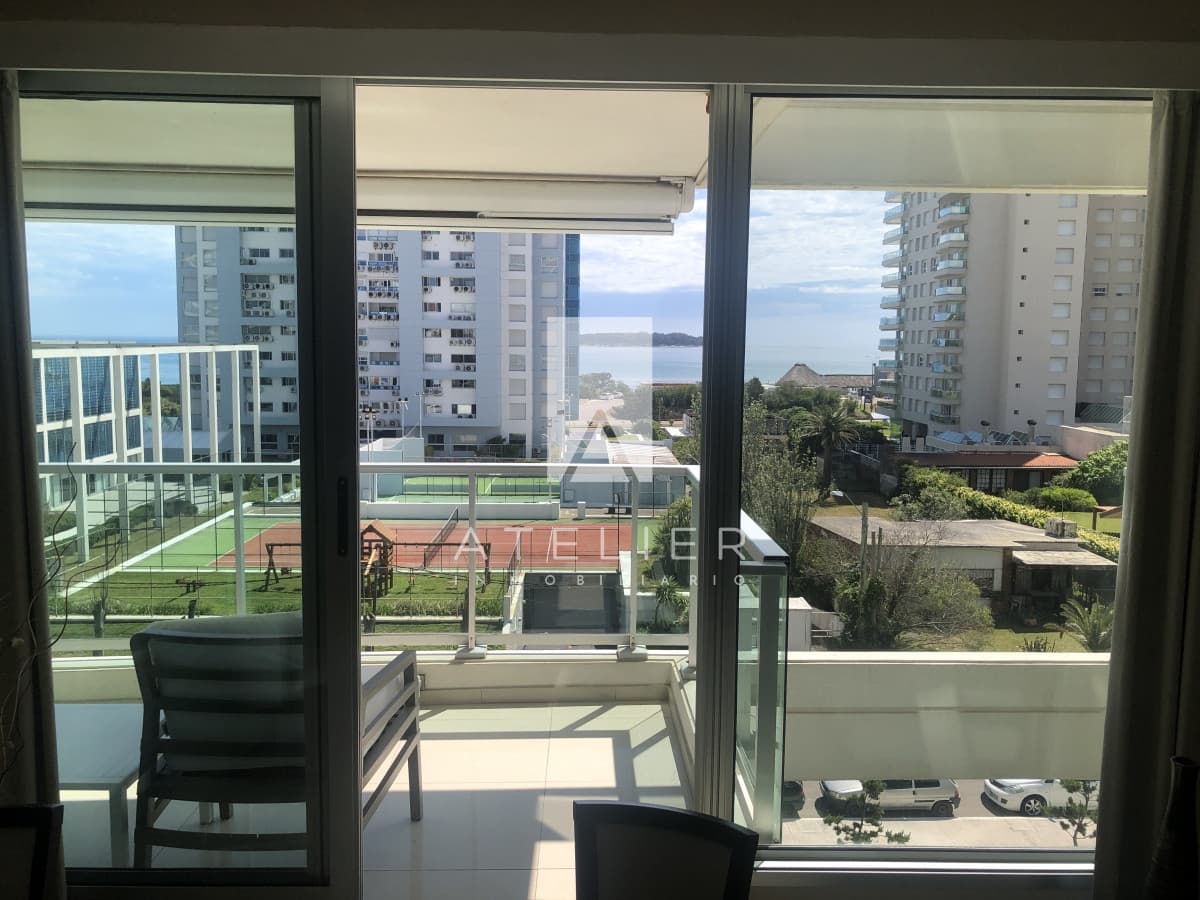 Venta de apartamento 3 suites full amenities a 1 cuadra del mar, Punta del Este