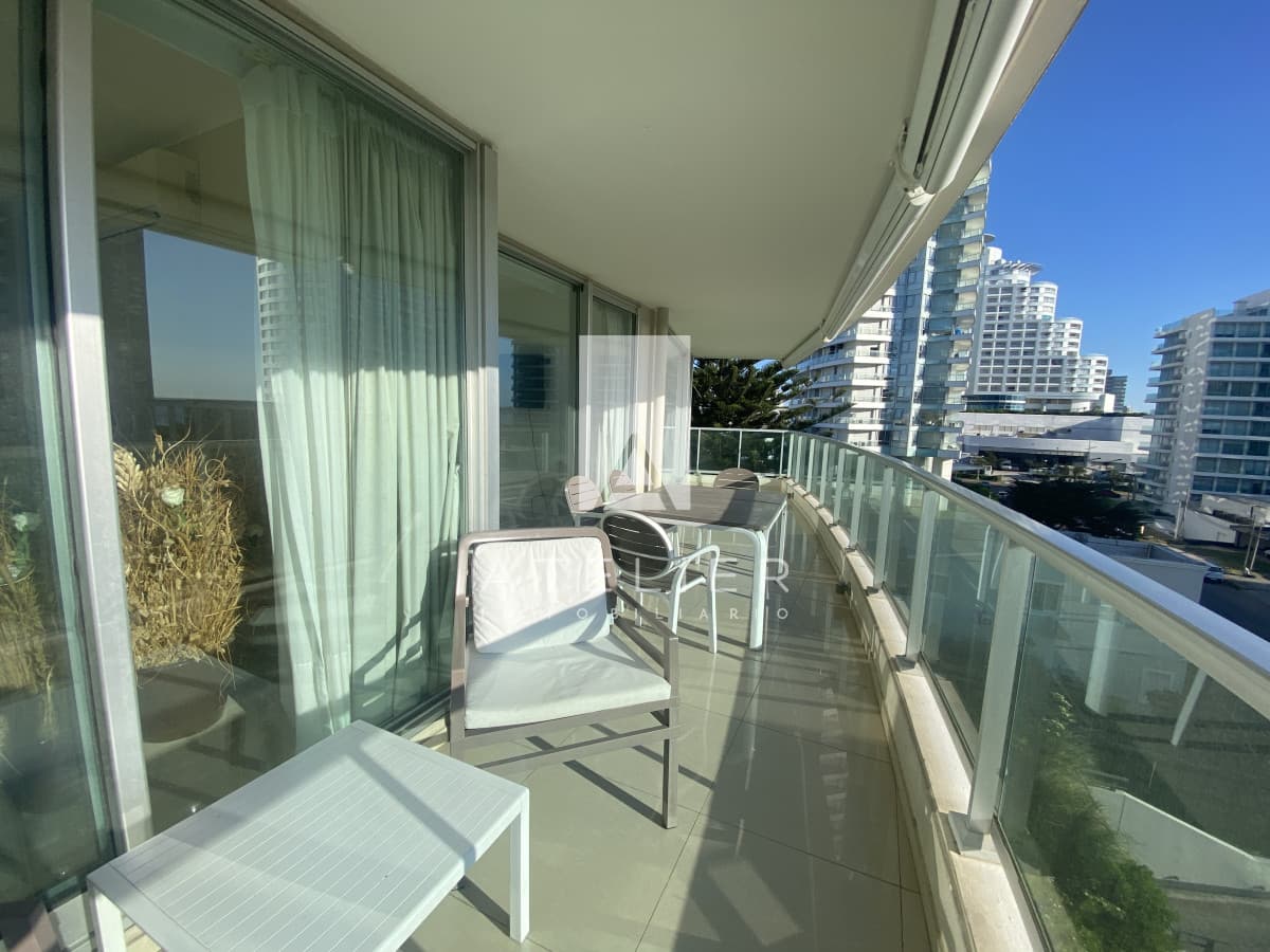 Venta de apartamento 3 suites full amenities a 1 cuadra del mar, Punta del Este
