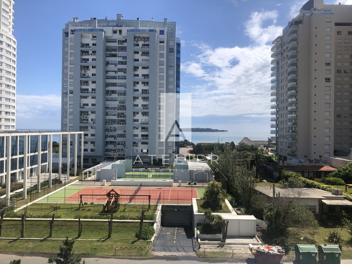 Venta de apartamento 3 suites full amenities a 1 cuadra del mar, Punta del Este