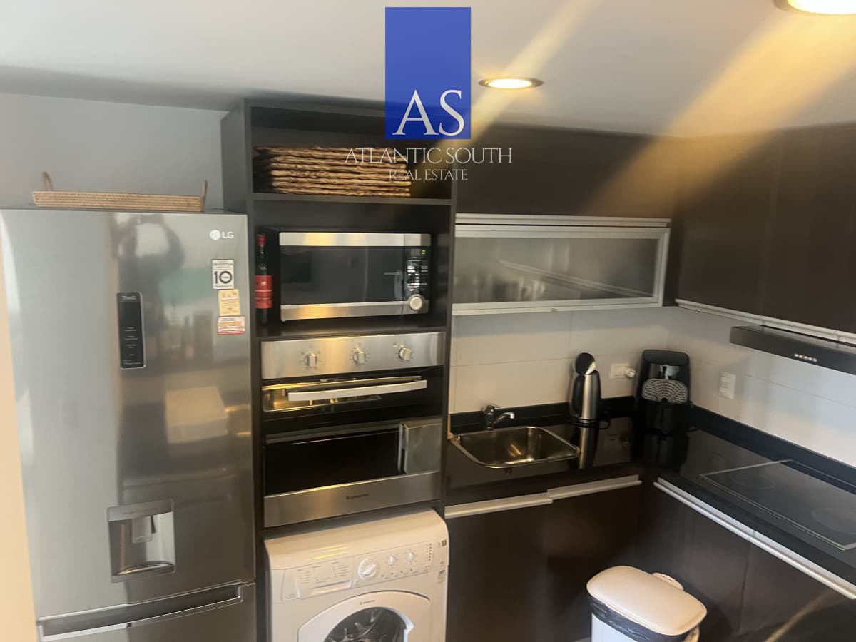 Oportunidad en torre de categoría 3 dormitorios vista parcial al mar servicios Punta del Este