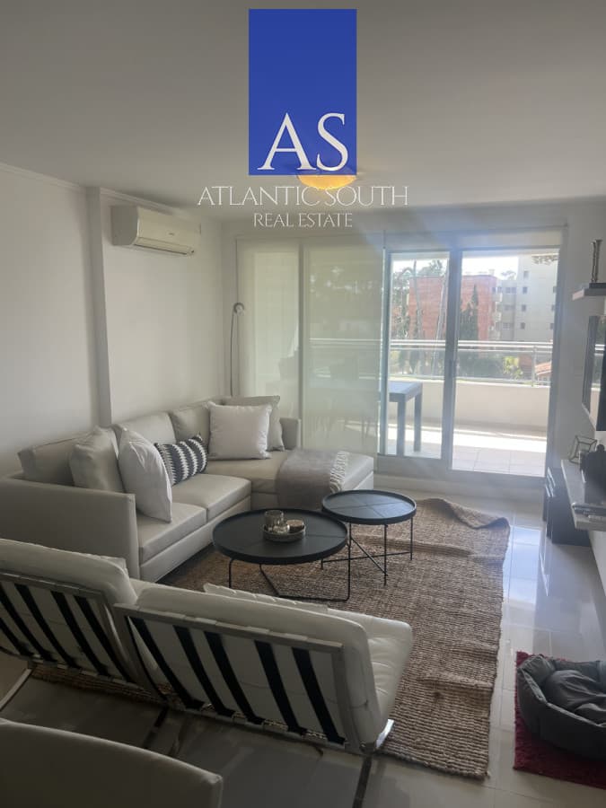 Oportunidad en torre de categoría 3 dormitorios vista parcial al mar servicios Punta del Este