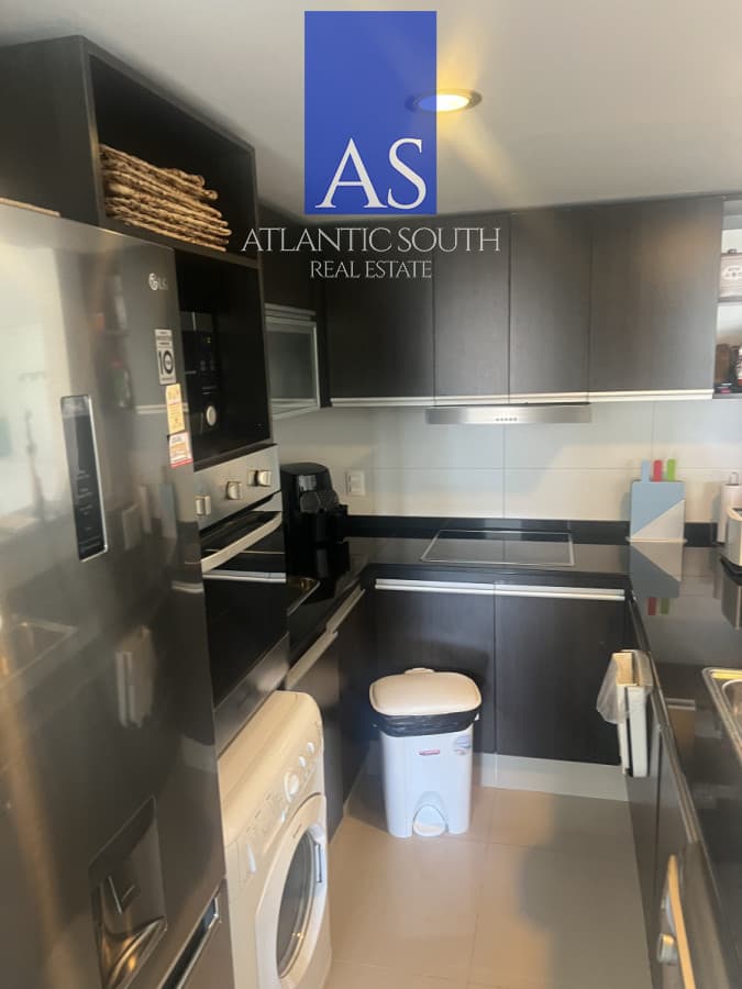 Oportunidad en torre de categoría 3 dormitorios vista parcial al mar servicios Punta del Este