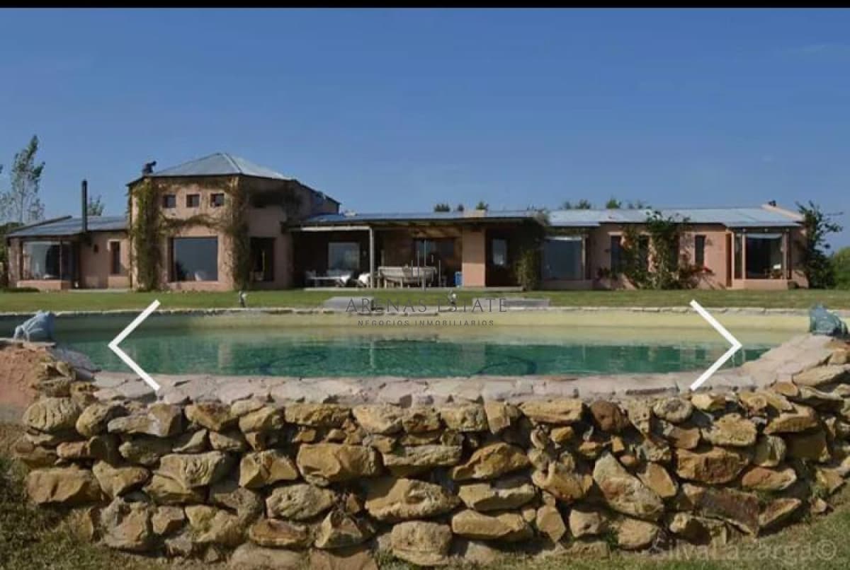 Chacra ID.2385 - Chacra 1 Ha. en Zona Pejerrey 5 dormitorios con piscina
