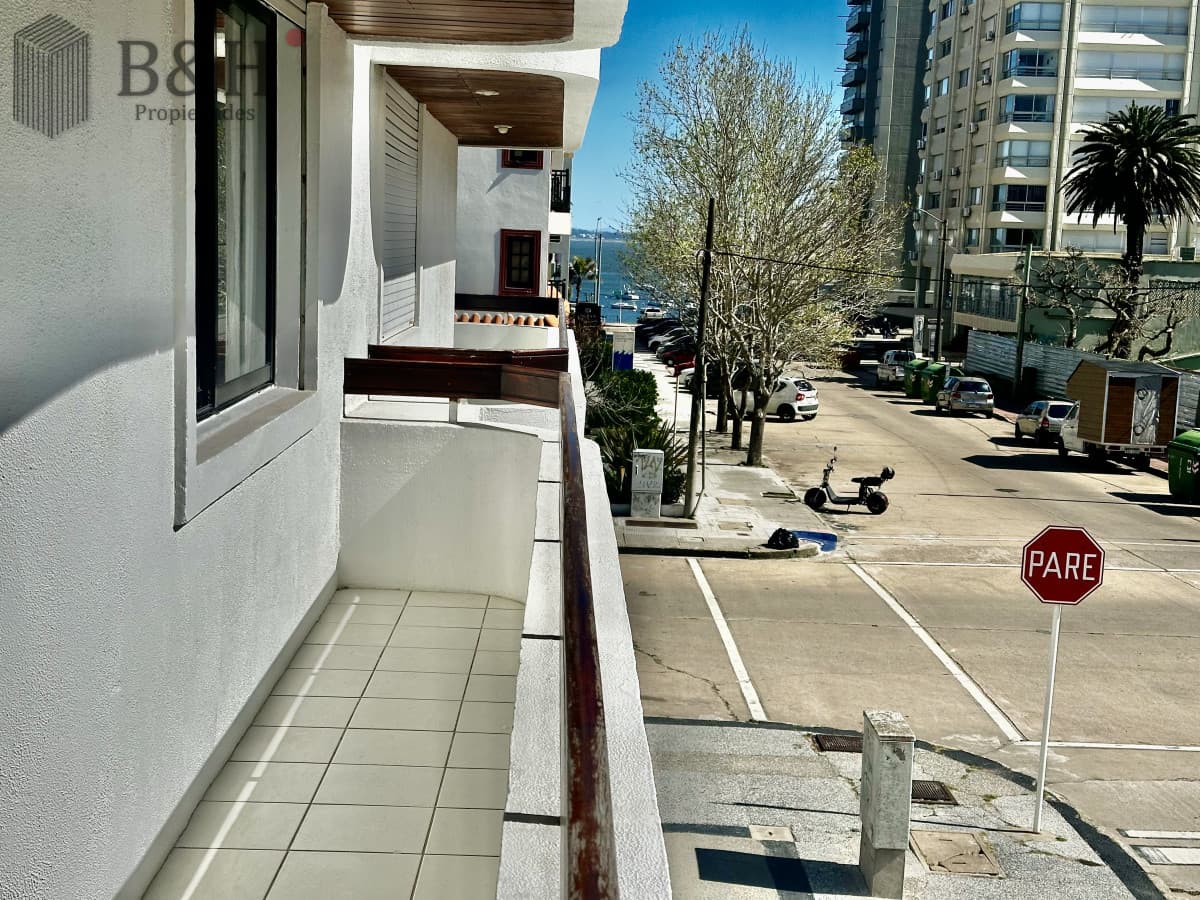 Apartamento de temporada, 2 dormitorios en la Península.