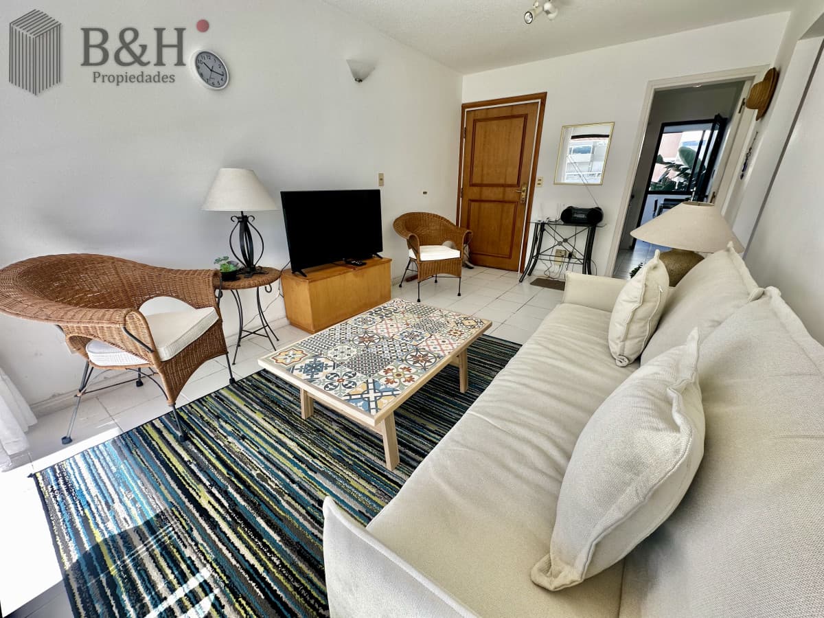 Apartamento de temporada, 2 dormitorios en la Península.
