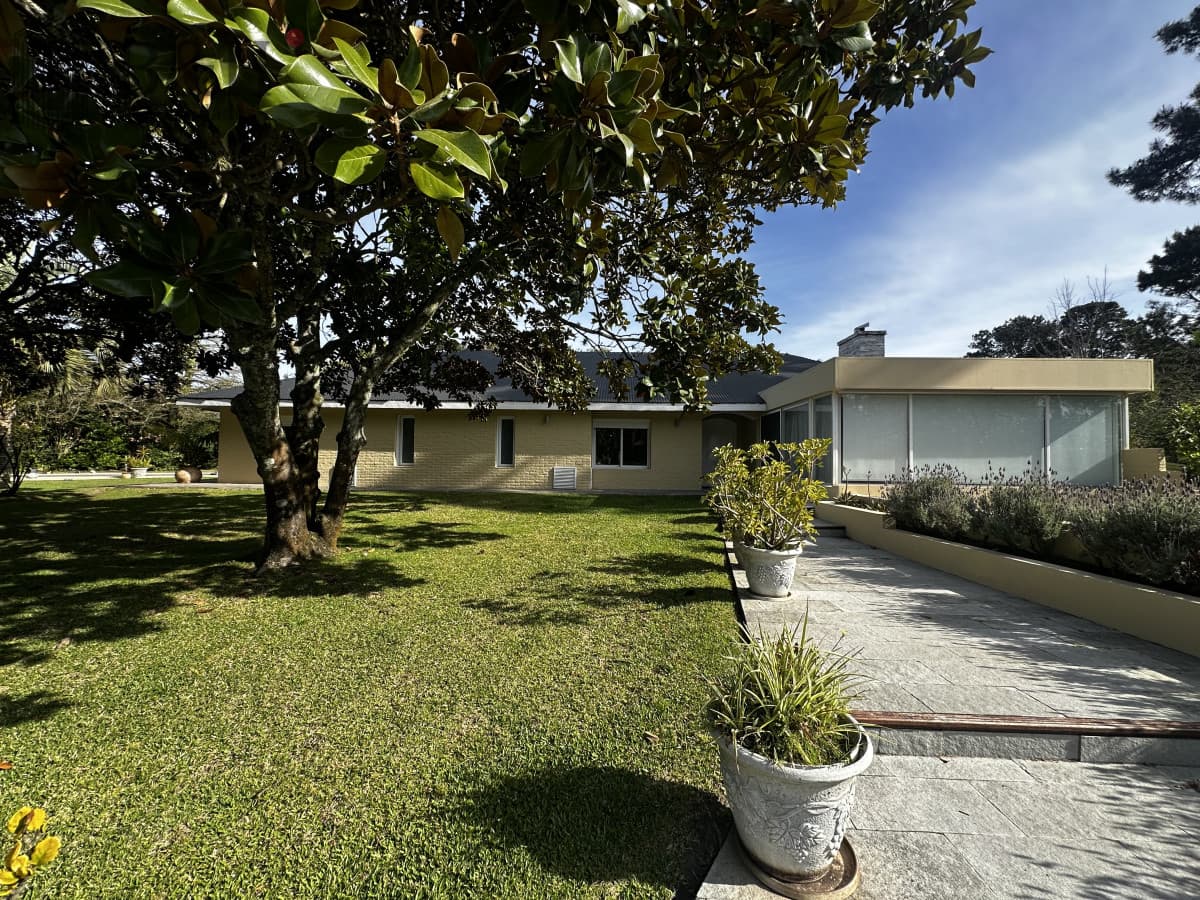 Casa en  Cantegril PUNTA DEL ESTE