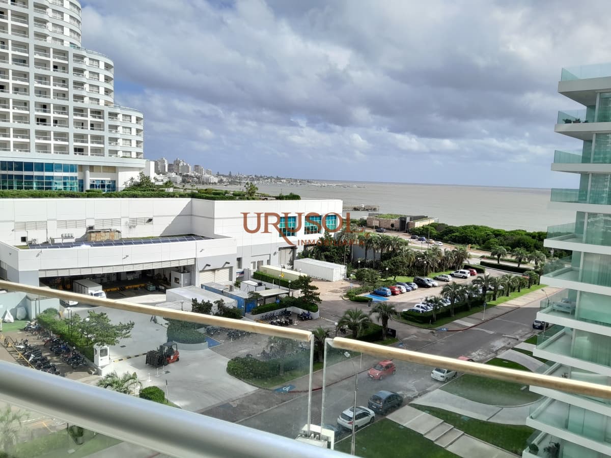 Se ALQUILA Apartamento en Season Tower  -