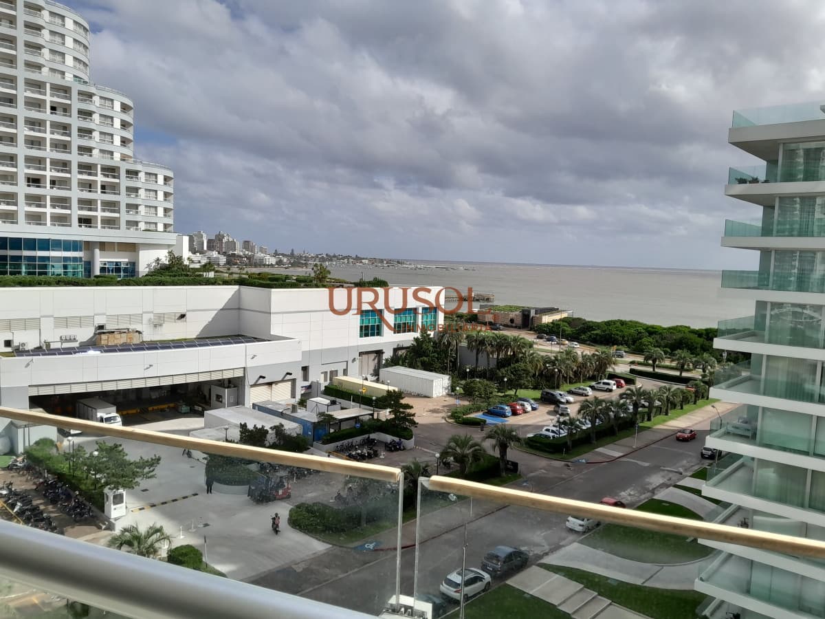 Se ALQUILA Apartamento en Season Tower  -