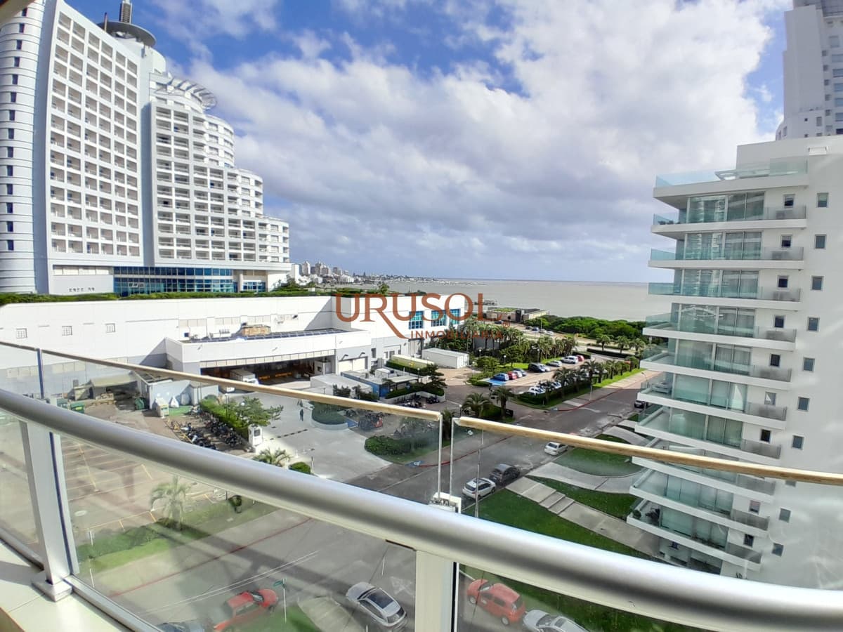 Se ALQUILA Apartamento en Season Tower  -