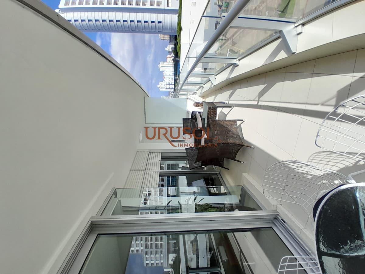 Se ALQUILA Apartamento en Season Tower  -