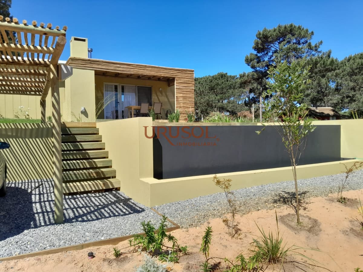 Se ALQUILA por Temporada, cómoda casa en Chihuahua a metros de la playa.  -