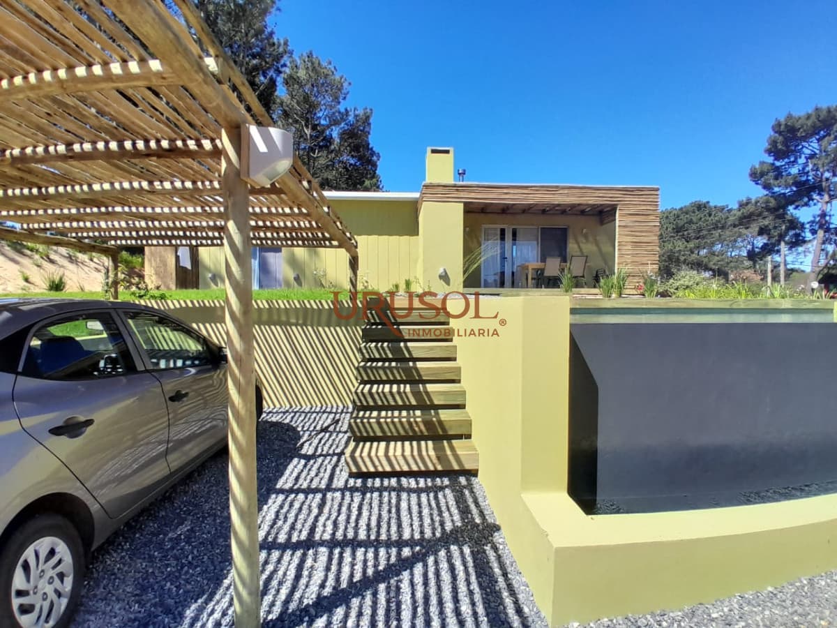 Se ALQUILA por Temporada, cómoda casa en Chihuahua a metros de la playa.  -