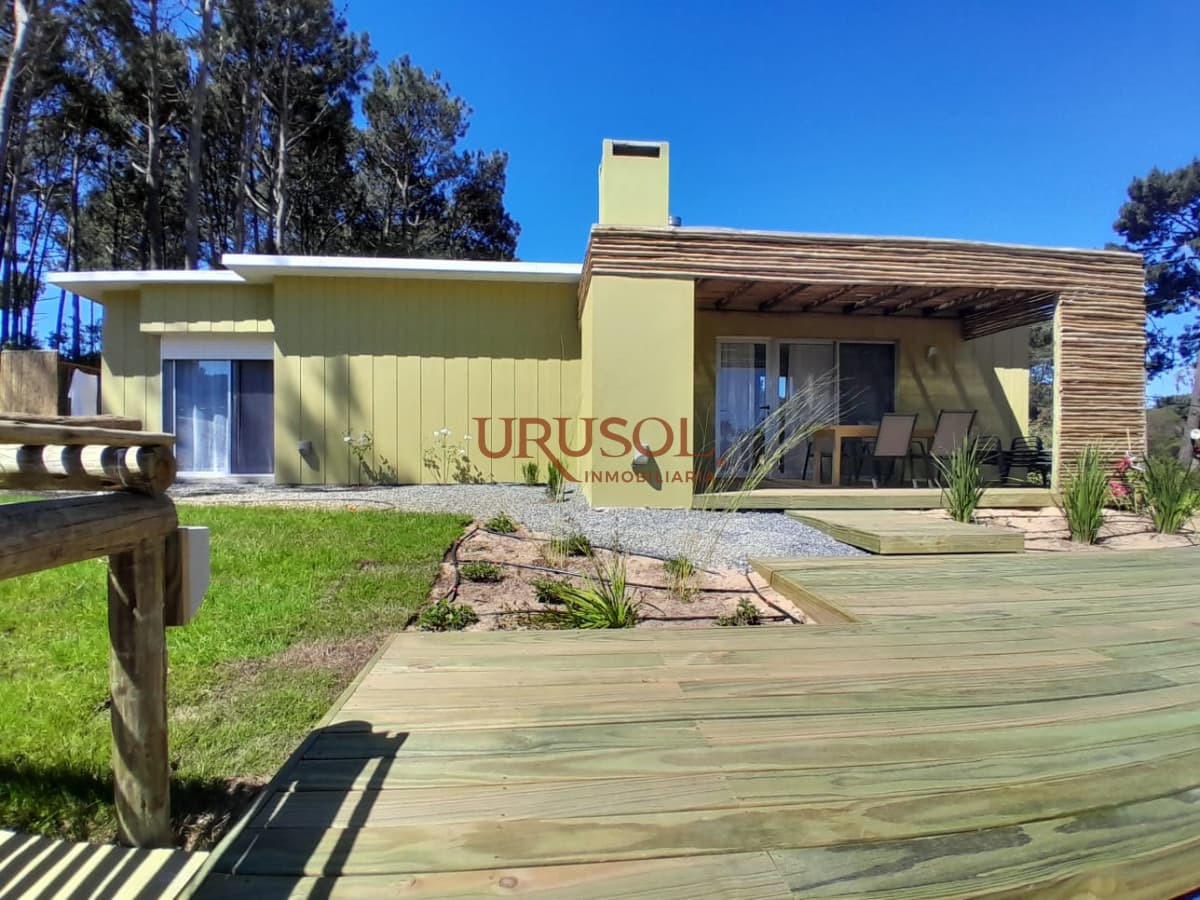 Se ALQUILA por Temporada, cómoda casa en Chihuahua a metros de la playa.  -