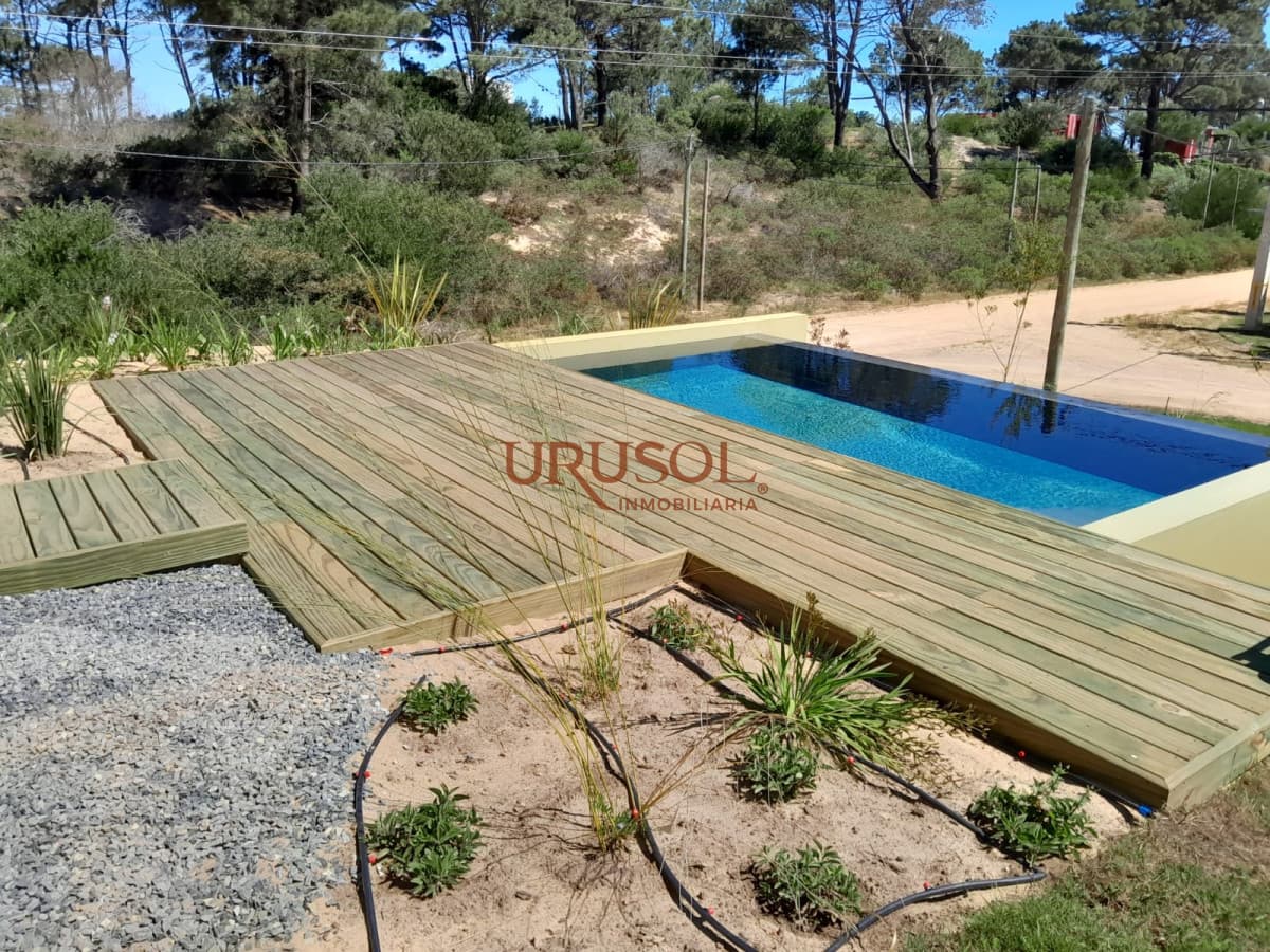 Se ALQUILA por Temporada, cómoda casa en Chihuahua a metros de la playa.  -