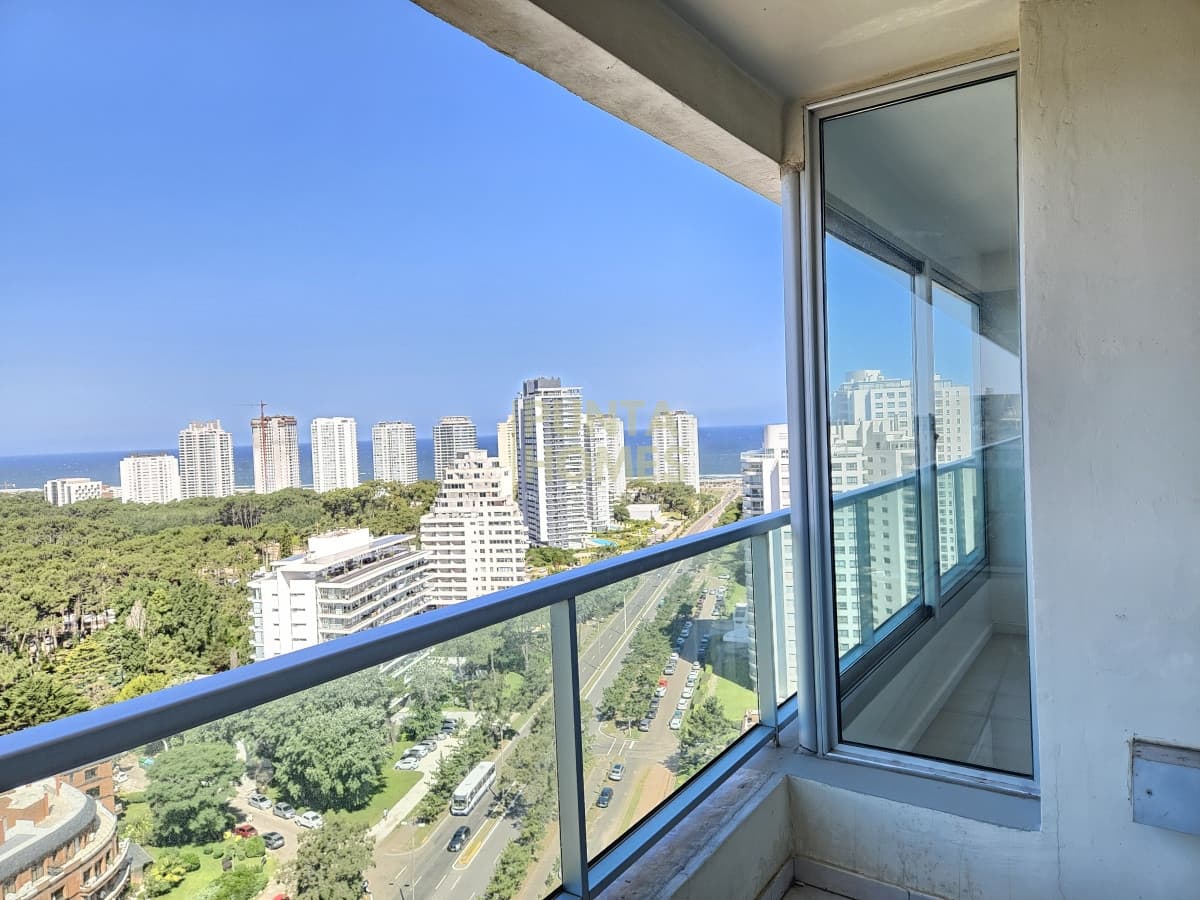 Punta Homes Inmobiliaria Apartamento ID.3797 - Venta de Apartamento de 3 dormitorios en Roosevelt, a metros del mar en Península.