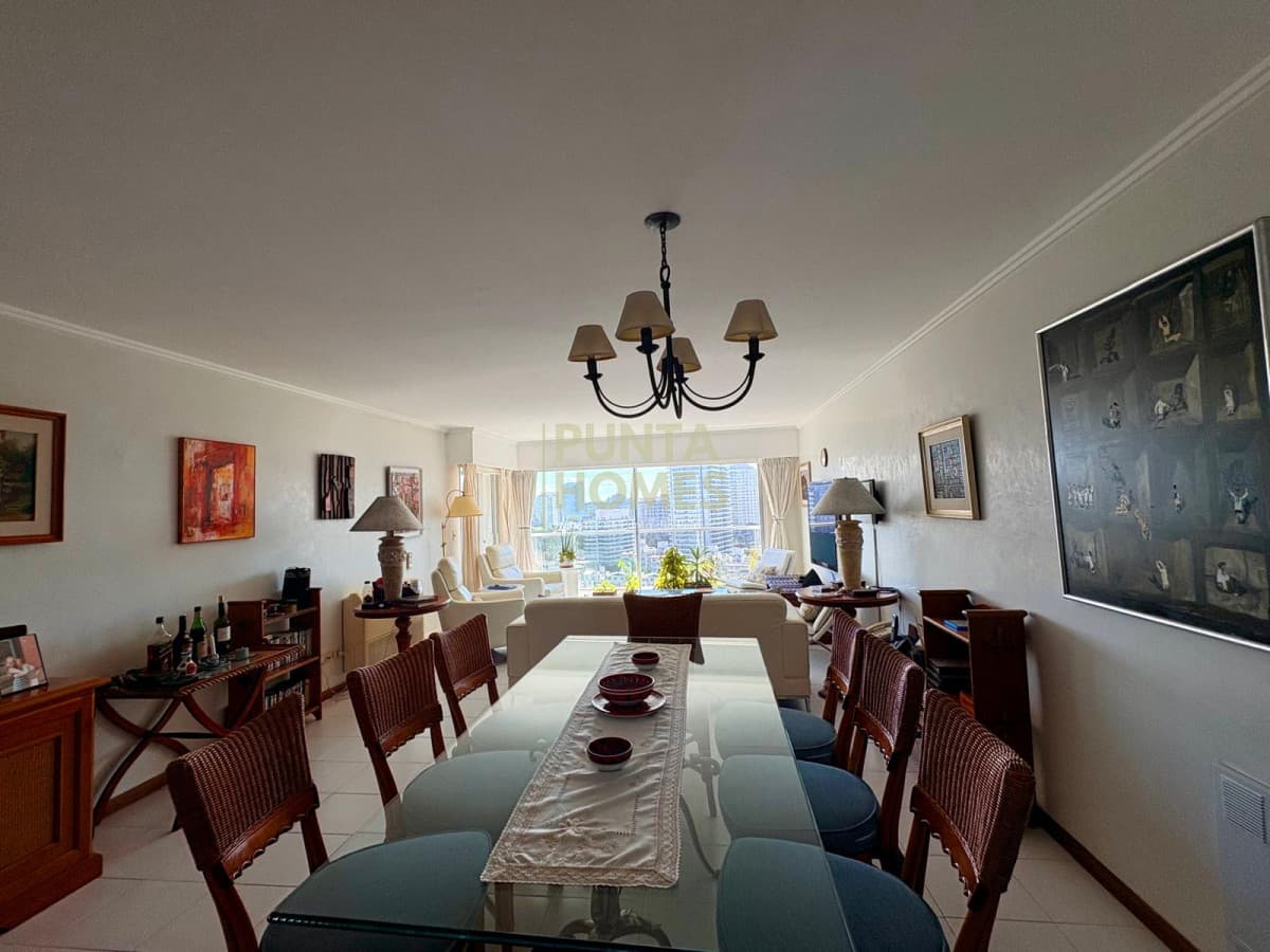 Punta Homes Inmobiliaria Apartamento ID.3877 - Apartamento frente a la brava con 4 dormitorios