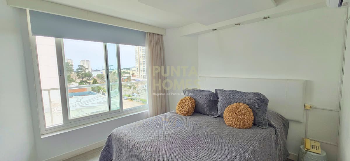 Punta Homes Inmobiliaria Apartamento ID.3822 - Venta de Aparatamento de 1 dormitorio y medio + 2 baños en Torre Yoo en Punta del Este
