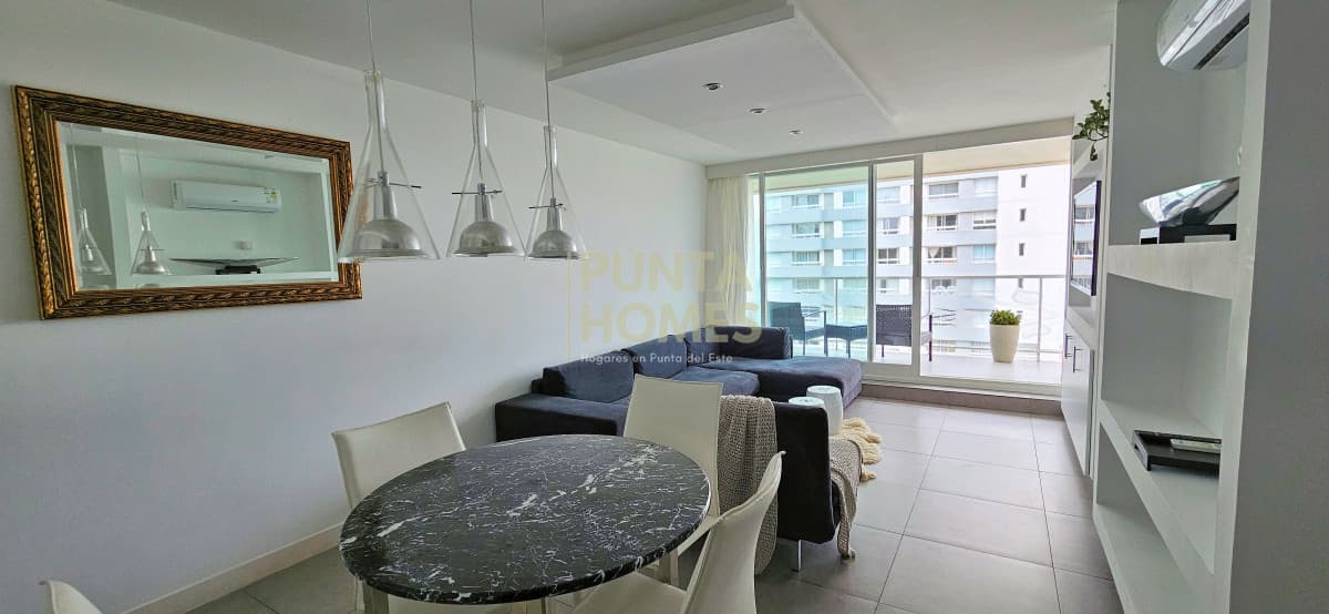 Punta Homes Inmobiliaria Apartamento ID.3822 - Venta de Aparatamento de 1 dormitorio y medio + 2 baños en Torre Yoo en Punta del Este