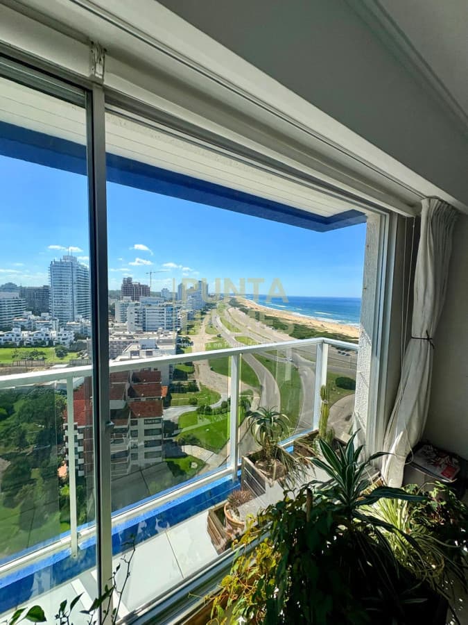 Punta Homes Inmobiliaria Apartamento ID.3877 - Apartamento frente a la brava con 4 dormitorios