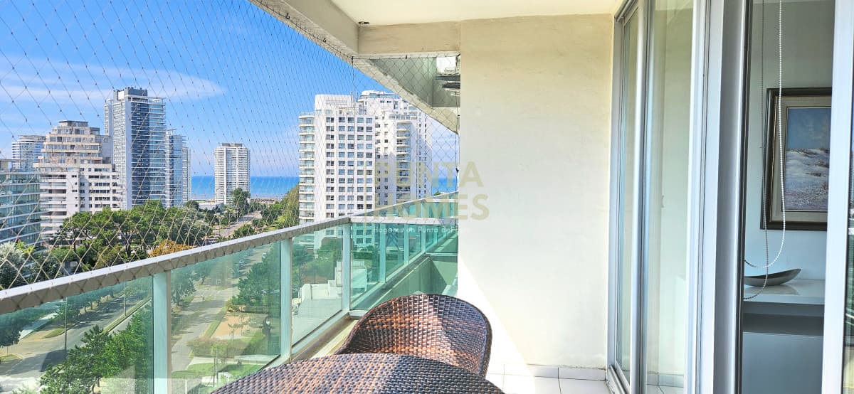 Punta Homes Inmobiliaria Apartamento ID.3831 - Venta departamento de 3 dormitorios en venta en Punta del Este