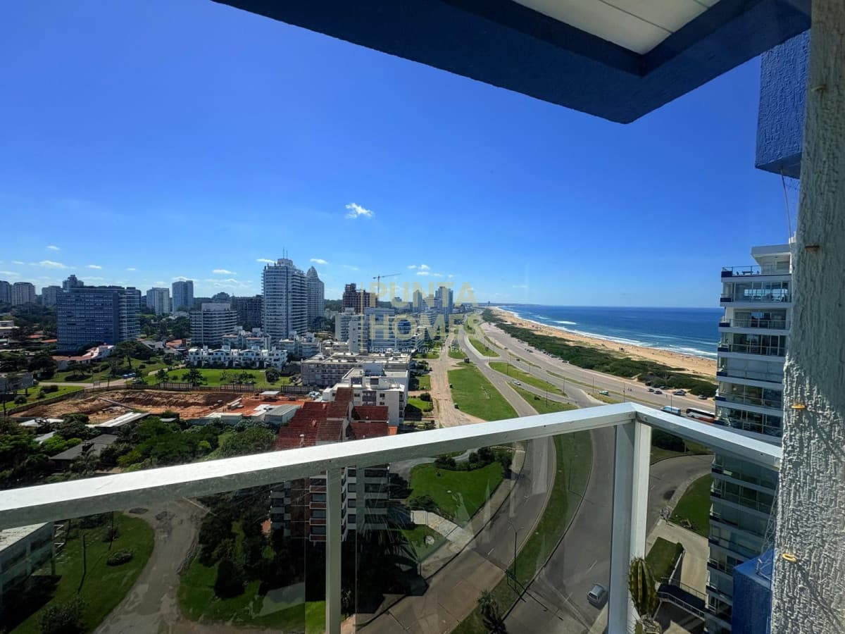 Punta Homes Inmobiliaria Apartamento ID.3877 - Apartamento frente a la brava con 4 dormitorios