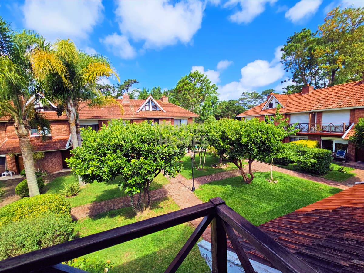 Punta Homes Inmobiliaria Apartamento ID.3867 - Apartamento de 2 dormitorios en Venta en Barrio cerrado en Punta del Este