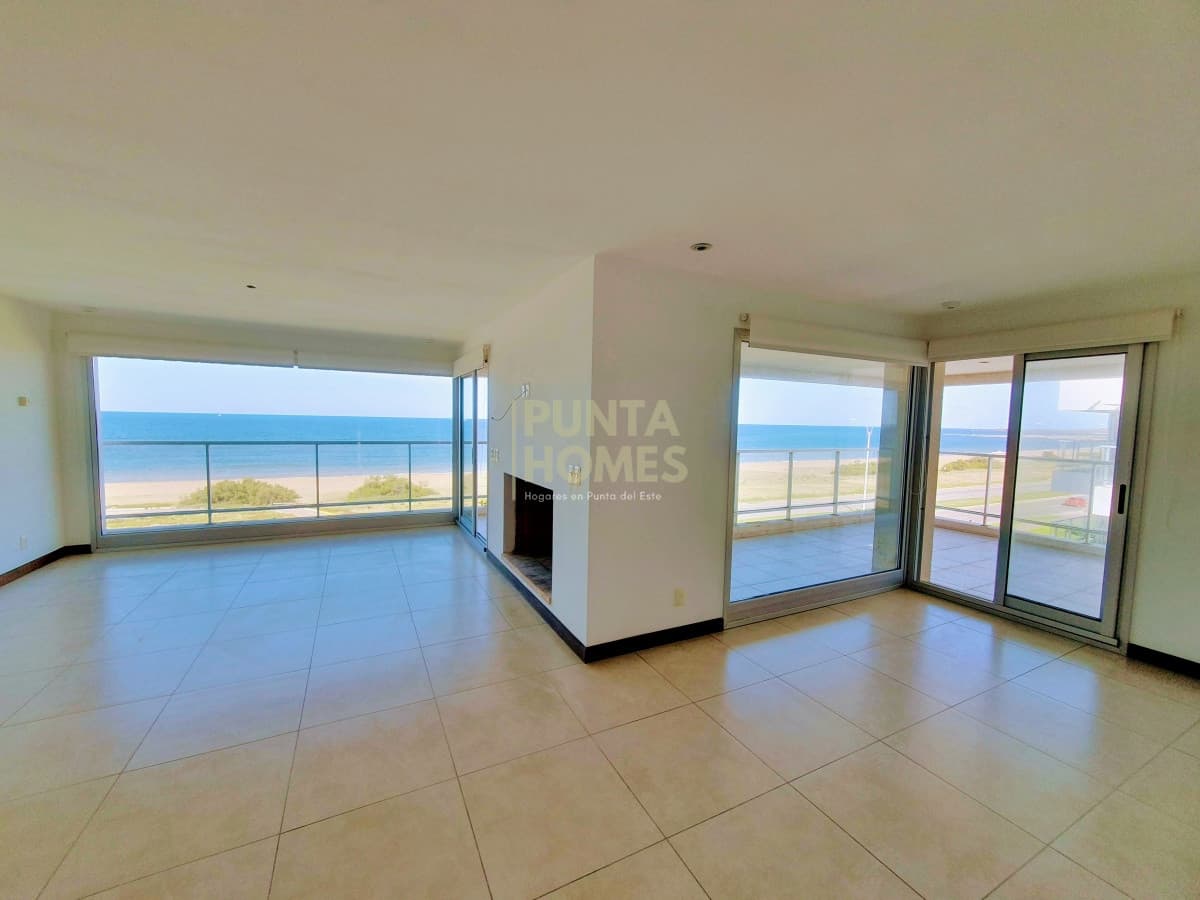 Punta Homes Inmobiliaria Apartamento ID.1626 - Venta de Penthouse Dúplex de 4 dormitorios en suite, frente al Mar en Punta del Este.
