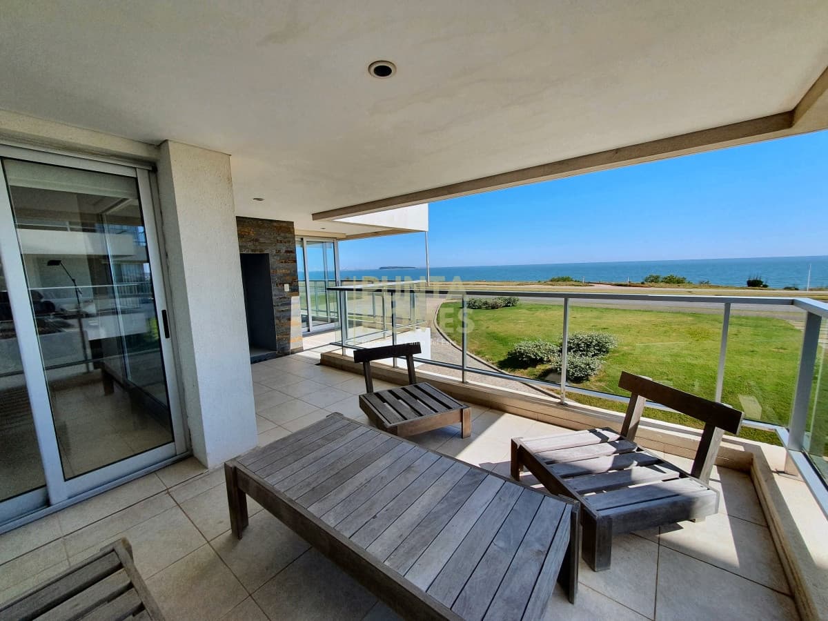Punta Homes Inmobiliaria Apartamento ID.1488 - Venta de Apartamento Dúplex de 4 dormitorios en SUITE en Pinares, Playa Mansa, Punta del Este.