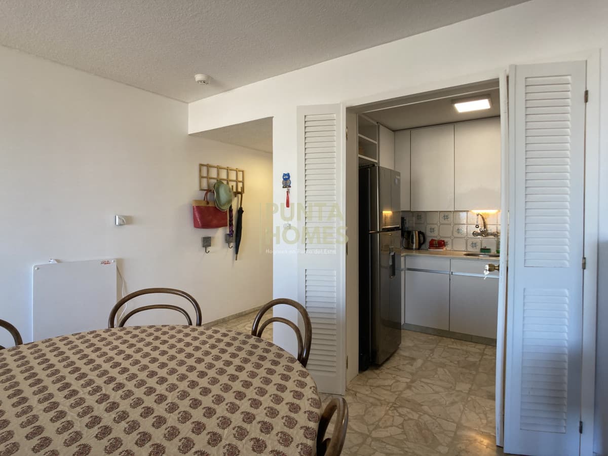 Punta Homes Inmobiliaria Apartamento ID.3838 - Venta Luminoso apartamento en Peninsula, Punta del Este.