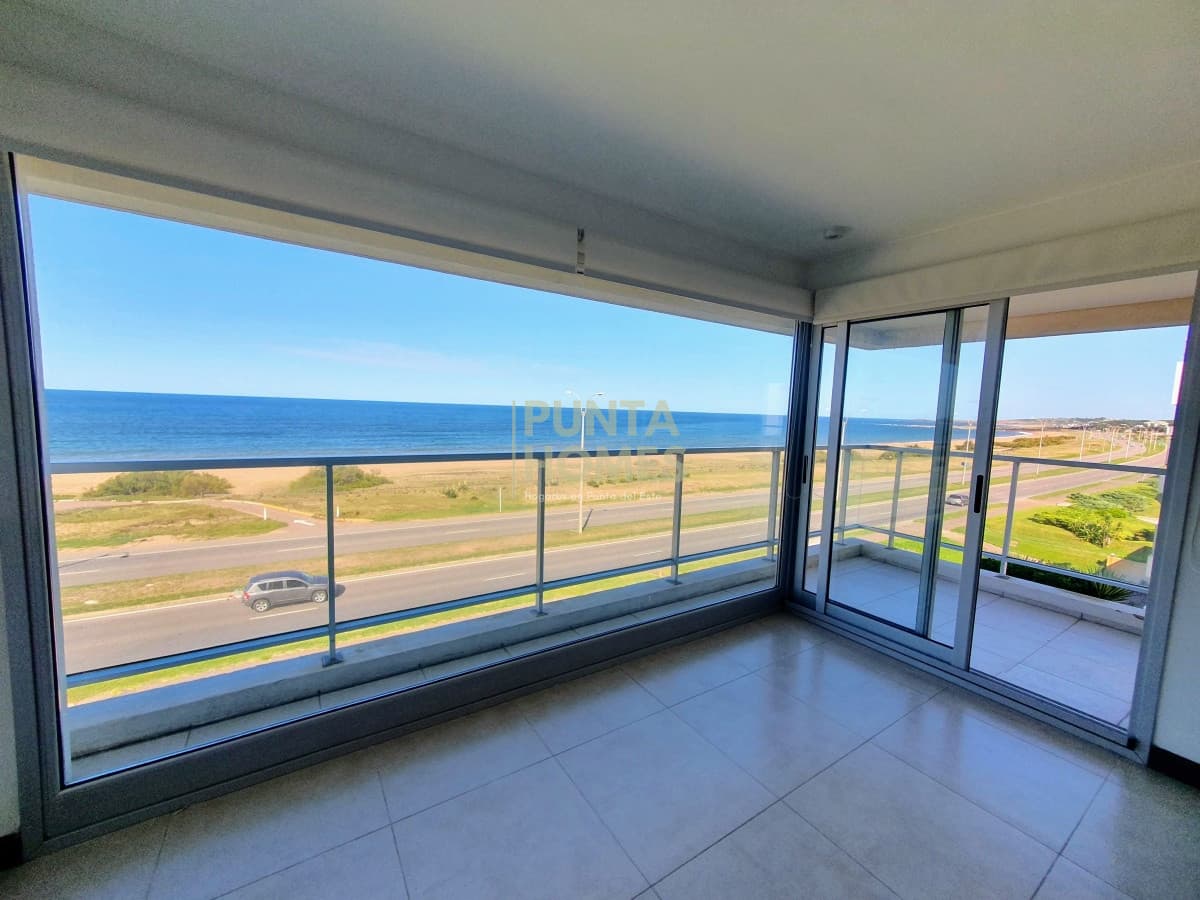 Punta Homes Inmobiliaria Apartamento ID.1626 - Venta de Penthouse Dúplex de 4 dormitorios en suite, frente al Mar en Punta del Este.
