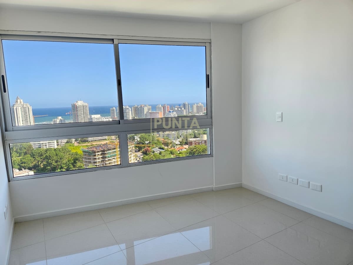 Punta Homes Inmobiliaria Apartamento ID.3797 - Venta de Apartamento de 3 dormitorios en Roosevelt, a metros del mar en Península.