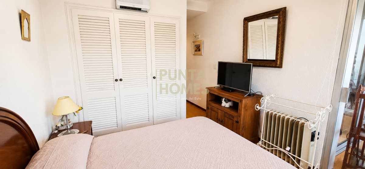 Punta Homes Inmobiliaria Apartamento ID.3981 - Venta de Apartamento de 2 dormitorios y 2 baños en Punta del Este.