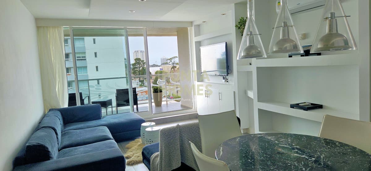 Punta Homes Inmobiliaria Apartamento ID.3822 - Venta de Aparatamento de 1 dormitorio y medio + 2 baños en Torre Yoo en Punta del Este