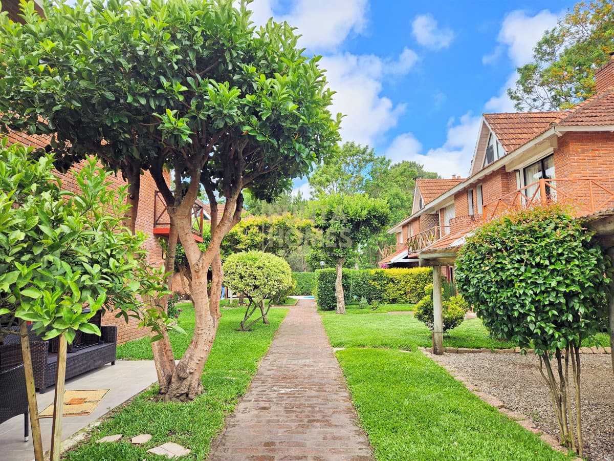 Punta Homes Inmobiliaria Apartamento ID.3867 - Apartamento de 2 dormitorios en Venta en Barrio cerrado en Punta del Este