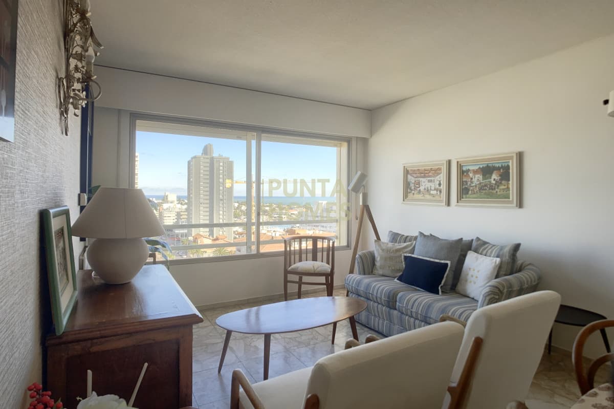 Punta Homes Inmobiliaria Apartamento ID.3838 - Venta Luminoso apartamento en Peninsula, Punta del Este.