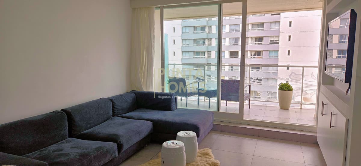 Punta Homes Inmobiliaria Apartamento ID.3822 - Venta de Aparatamento de 1 dormitorio y medio + 2 baños en Torre Yoo en Punta del Este