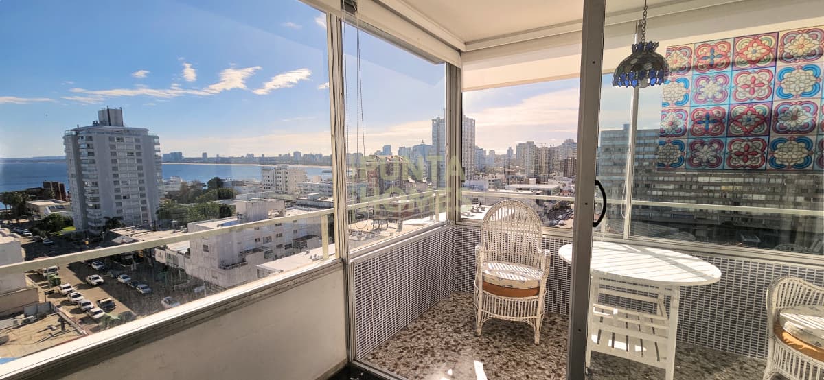 Punta Homes Inmobiliaria Apartamento ID.3861 - Venta departamento de 2 dormitorios en Edificio Apolo, Península, Punta del Este.