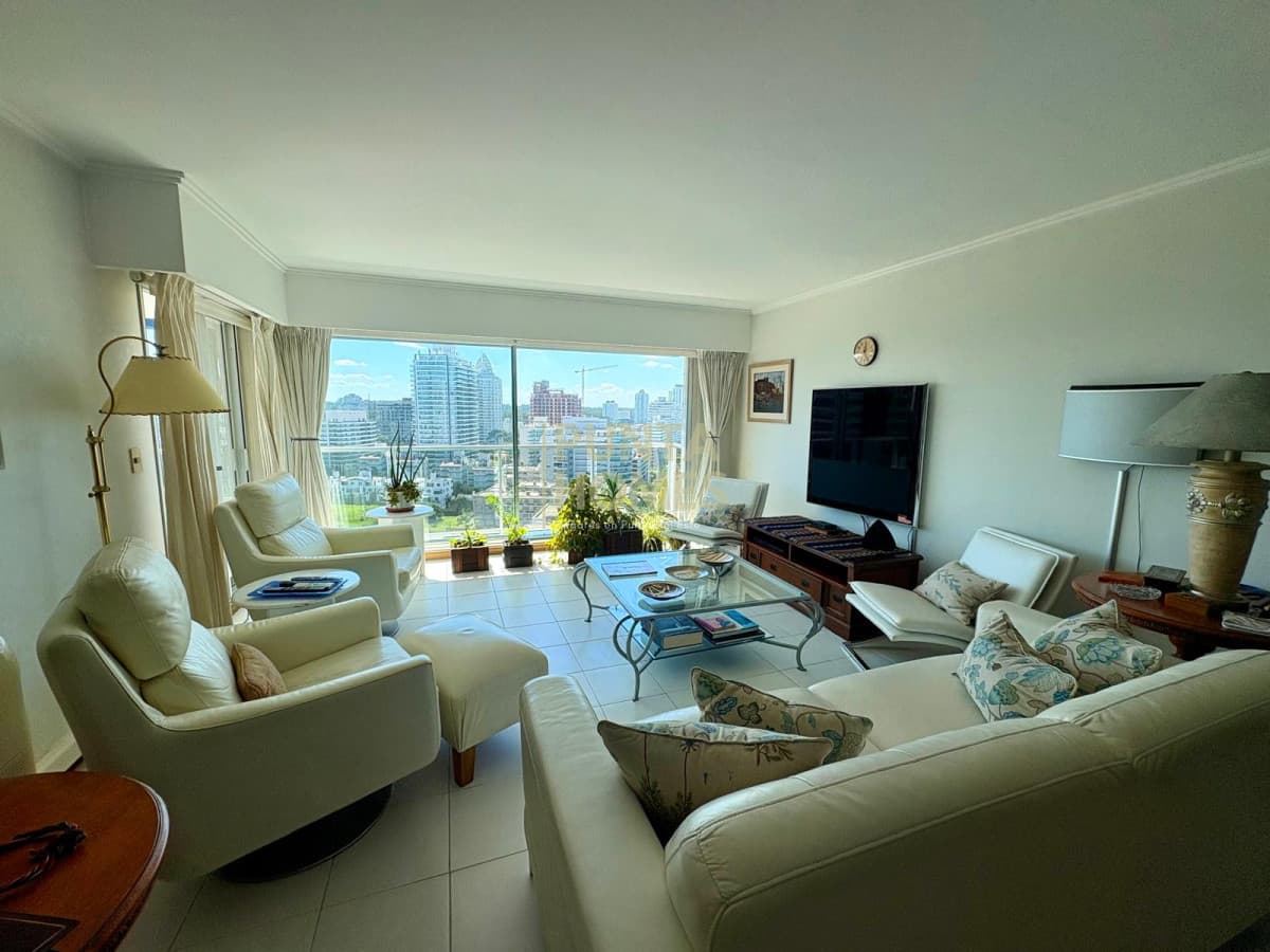 Punta Homes Inmobiliaria Apartamento ID.3877 - Apartamento frente a la brava con 4 dormitorios