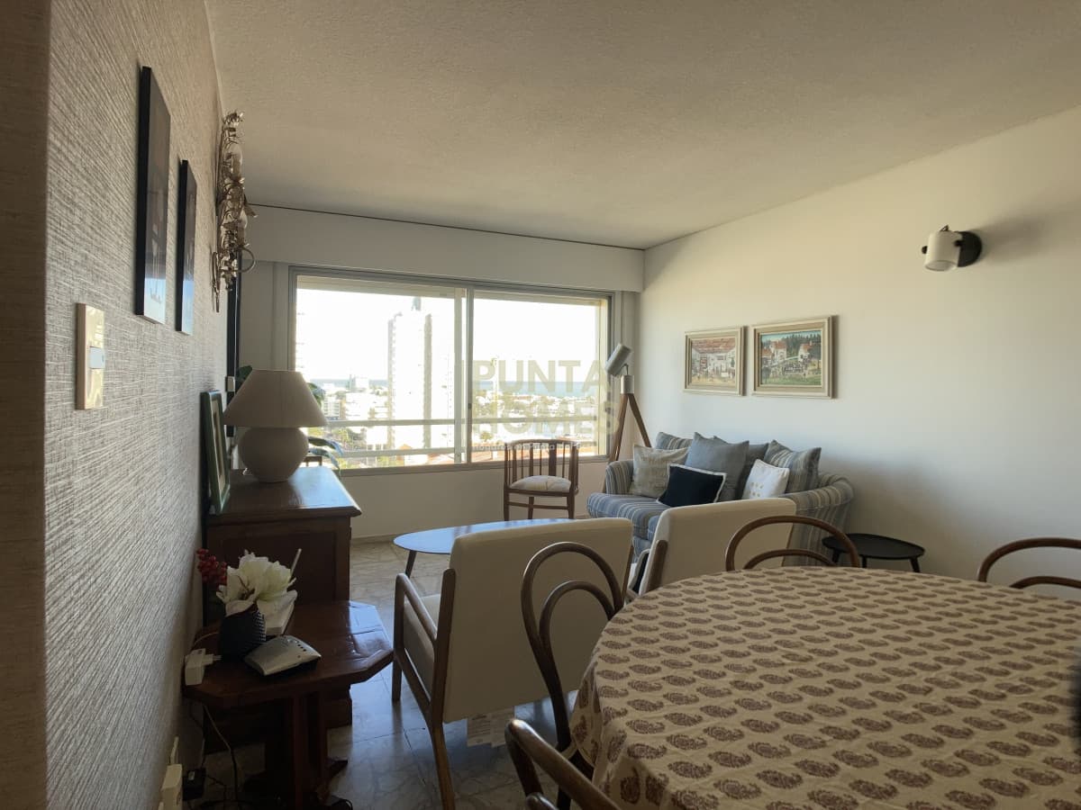 Punta Homes Inmobiliaria Apartamento ID.3838 - Venta Luminoso apartamento en Peninsula, Punta del Este.