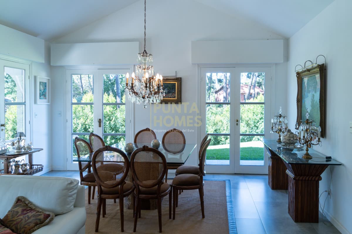 Punta Homes Inmobiliaria Casa ID.3834 - Venta renovada propiedad en San Rafael