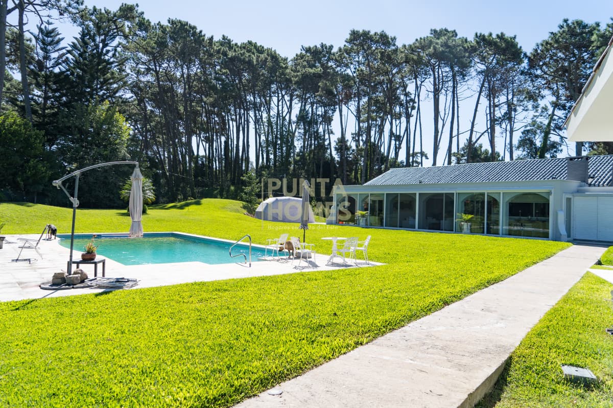 Punta Homes Inmobiliaria Casa ID.3834 - Venta renovada propiedad en San Rafael