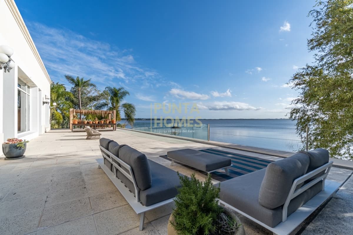 Punta Homes Inmobiliaria Casa ID.55 - Venta de Residencia de 7 dormitorios en Laguna del Sauce, Punta del Este